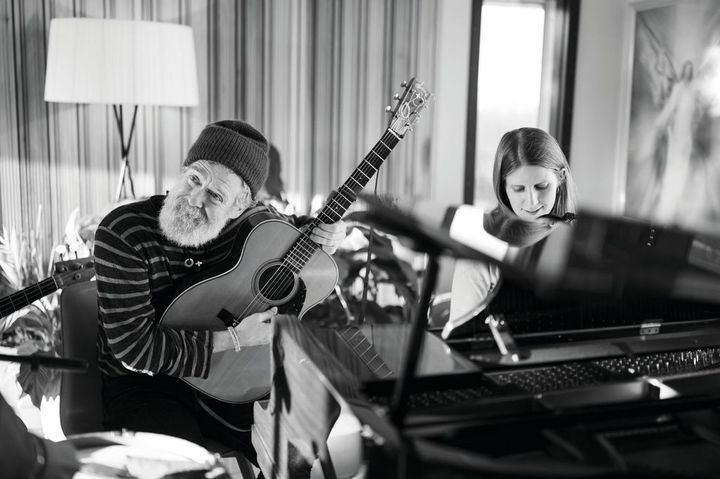 [서울=뉴시스] 스웰시즌 '포워드' 커버. (사진 = 리플레이 뮤직 제공) 2025.06.02. photo@newsis.com *재판매 및 DB 금지