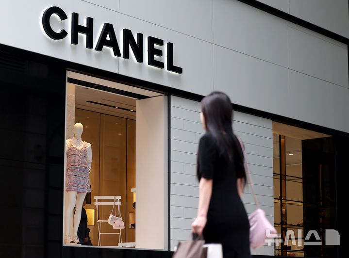 [서울=뉴시스] 김진아 기자 = 서울 시내 한 샤넬 매장. 2025.06.02. bluesoda@newsis.com