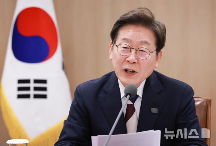 [서울=뉴시스] 최진석 기자 = 이재명 대통령이 지난 4일 서울 용산 대통령실 청사에서 열린 '비상경제점검 태스크포스(TF) 회의'에서 발언하고 있다. (대통령실통신사진기자단) 2025.06.04. myjs@newsis.com