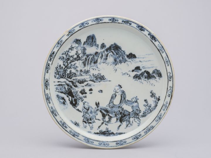 [서울=뉴시스] '백자 청화 산수·인물무늬 전접시', 조선 15~16세기, 개인소장 撮影者: 城野誠治 Shirono Seiji (사진=국립중앙박물관 제공) 2025.06.09. photo@newsis.com *재판매 및 DB 금지