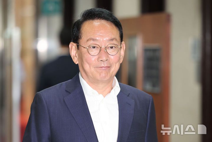 [서울=뉴시스] 권창회 기자 = 김도읍 국민의힘 의원이 9일 오전 서울 여의도 국회 원내대표실에서 4선 의원 이상 회의에 참석하고 있다. 2025.06.09. kch0523@newsis.com