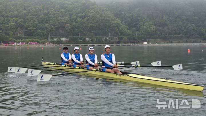 [용인=뉴시스]용인시청 직장운동경기부 조정팀의 훈련 모습(사진=용인시조정협회 제공)2025.06.11.photo@newsis.com