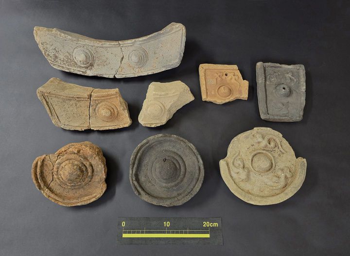 [서울=뉴시스] 경주 망성리 384번지 유적 출토 막새와 특수기와 (사진=국가유산진흥원 제공) 2025.06.12. photo@newsis.com *재판매 및 DB 금지