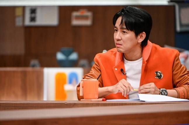 [서울=뉴시스] 18일 교육계에 따르면 현우진씨와 조정식씨는 현직 교사에게 거액을 주고 대학수학능력시험(수능) 모의고사 문제를 받은 혐의로 재판에 넘겨졌다. photo@newsis.com