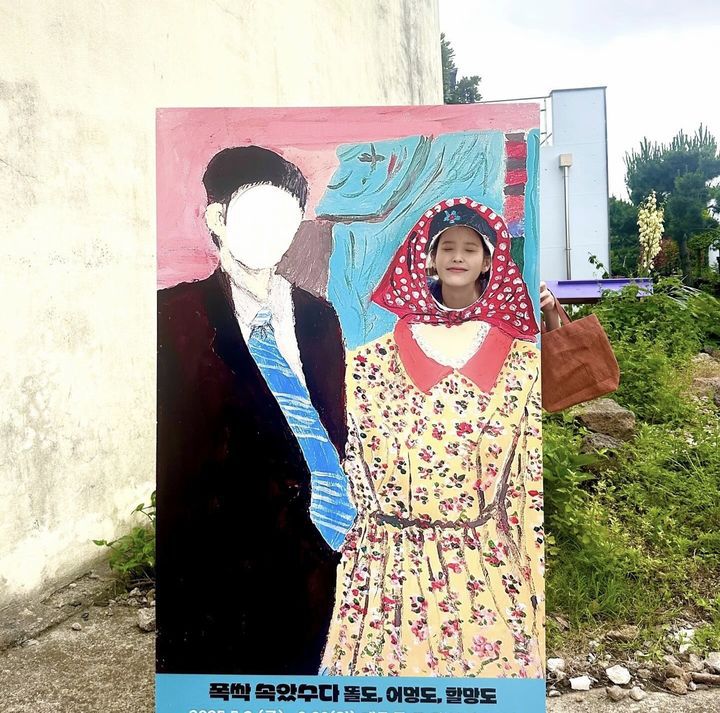 [서울=뉴시스] 가수 아이유가  '폭싹 속았수다 똘도, 어멍도, 할망도' 전시회를 보기 위해 제주를 찾았다. (사진=아이유 인스타그램 캡처) 2025.06.16. photo@newsis.com *재판매 및 DB 금지