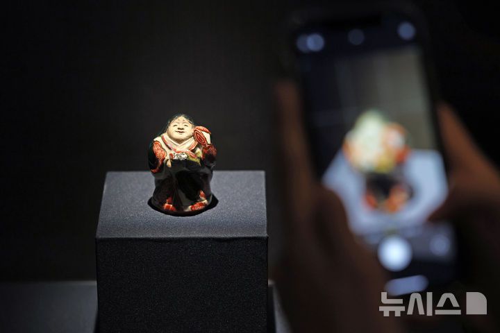 [서울=뉴시스] 박진희 기자 = 국립중앙박물관과 일본 도쿄국립박물관은 한·일 국교 정상화 60주년 특별전 '일본미술, 네 가지 시선' 언론공개회를 16일 서울 용산구 국립중앙박물관 상설전시관에서 갖고 두 기관의 소장품 62건을 선보이고 있다. 2025.06.16. pak7130@newsis.com