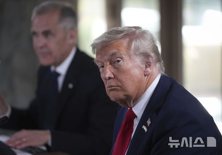 [카나나스키스=AP/뉴시스] 도널드 트럼프 미국 대통령이 16일(현지 시간) 캐나다 카나나스키스에서 열린 주요 7개국(G7) 정상회의 실무 세션에 참석해 있다. 2025.06.17.