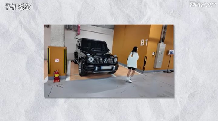 [서울=뉴시스] 쇼호스트 이솔지(39·여)는 방송 수당을 구매한 메르세데스 벤츠 G-바겐을 선보였다. (사진=유튜브 채널 '햅삐 김성은' 캡처) 2025.06.17 *재판매 및 DB 금지