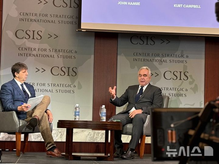 [워싱턴=뉴시스]이윤희 특파원 = 커트 캠벨 전 미국 국무부 부장관이 18일(현지 시간) 미국 워싱턴DC에서 전략국제문제연구소(CSIS)가 주최한 한미일 3국 협력 관련 세미나에 참석해 발언하고 있다. 2025.06.19.
