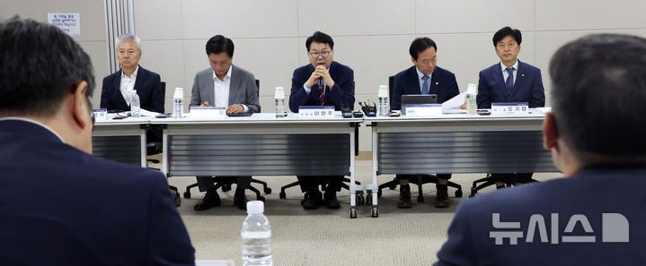 [세종=뉴시스] 강종민 기자 = 이한주 국정기획위원장이 18일 세종시 정부세종컨벤션센터에서 열린 경제1분과 기획재정부 업무보고에서 발언하고 있다. 2025.06.18. ppkjm@newsis.com