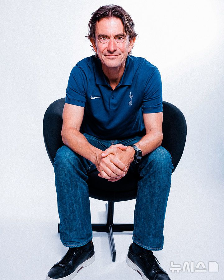 [서울=뉴시스] 잉글랜드 프로축구 프리미어리그(EPL) 토트넘홋스퍼 토마스 프랑크 감독. (사진=토트넘 SNS 캡처) *재판매 및 DB 금지