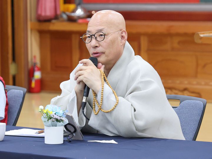 [서울=뉴시스] 22일 서울 강남구 봉은사에서 진우스님이 '평등세상을 위한 사회적 약자 초청 특별법회'를 개최하고 발언을 하고 있다. (사진=대한불교조계종 제공) 2025.06.22. photo@newsis.com *재판매 및 DB 금지