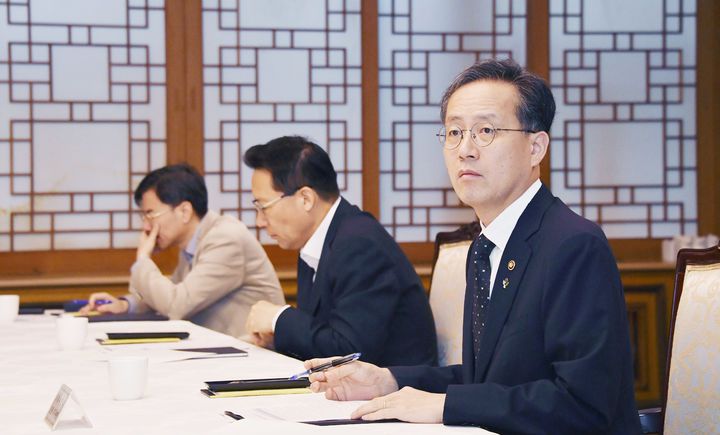 [서울=뉴시스] 이형일 기획재정부 장관 직무대행 1차관이 23일 오전 서울 종로구 정부서울청사에서 열린 중동사태 관계기관 합동 비상대응반 회의를 주재하고 있다. (사진=기획재정부 제공) 2025.06.23. photo@newsis.com *재판매 및 DB 금지