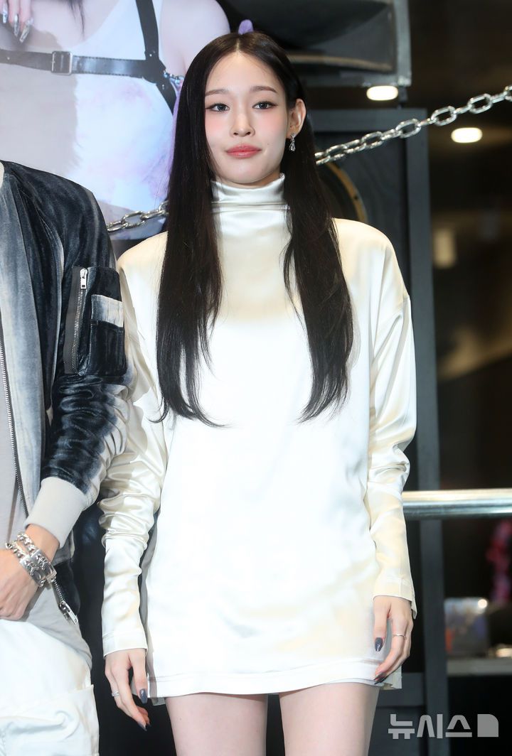 [서울=뉴시스] 김혜진 기자 = 신인 혼성 그룹 올데이 프로젝트 애니가 23일 오후 서울 강남구 일상비일상의틈byU+에서 열린 ALLDAY PROJECT(올데이 프로젝트) 데뷔 기념 팝업 스토어 오픈 행사에서 포즈를 취하고 있다. 2025.06.23. jini@newsis.com