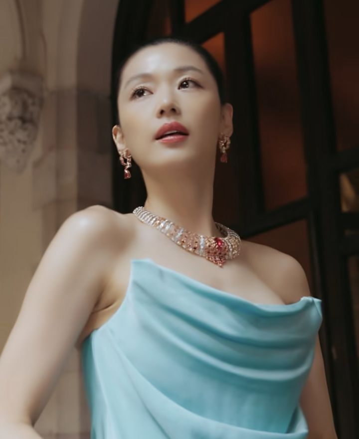 [서울=뉴시스] 전지현. (사진=피아제 인스타그램 캡처) 2025.06.24. photo@newsis.com *재판매 및 DB 금지