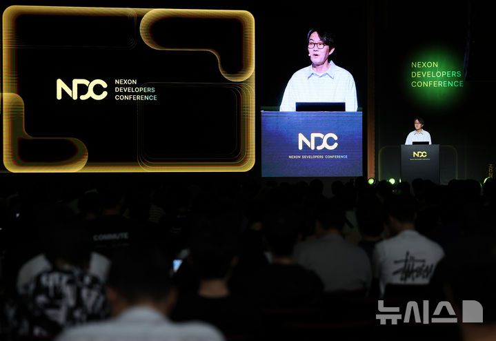 [성남=뉴시스] 김진아 기자 = 이정헌 넥슨 대표가 24일 경기 성남 판교 경기창조경제혁신센터에서 열린 넥슨 개발자 콘퍼런스(NOC)에서 환영사를 하고 있다. 2025.06.24. bluesoda@newsis.com