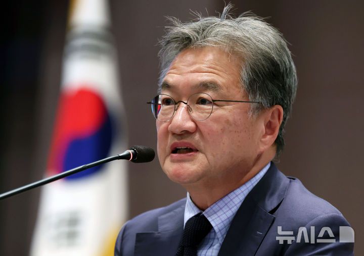 [서울=뉴시스] 홍효식 기자 = 조셉 윤 주한미국대사대리가 24일 서울 중구 프레스센터 국제회의장에서 한미 외교 관계 전망과 과제를 주제로 한 KPF세미나에 참석해 발언하고 있다. 2025.06.24. yesphoto@newsis.com