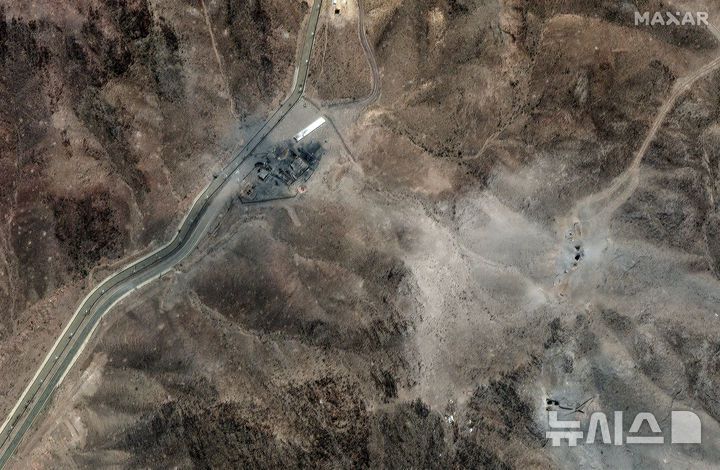 [포르도=AP/뉴시스] 지난 24일(현지 시간) 위성 사진에서, 이란 포르도 농축 시설이 미군의 공습으로 파괴된 것이 보이고 있다. 2025.06.27.