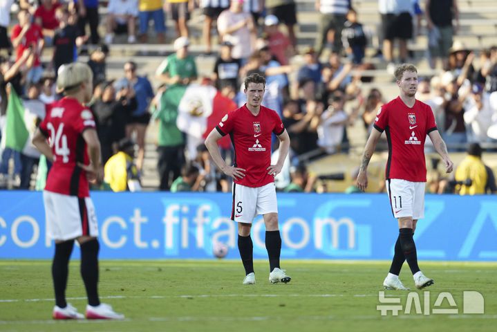 [패서디나=AP/뉴시스] 2025 국제축구연맹(FIFA) 클럽월드컵 조별리그 E조에서 탈락한 일본 프로축구 J1리그의 우라와 레즈. 2025.06.25.