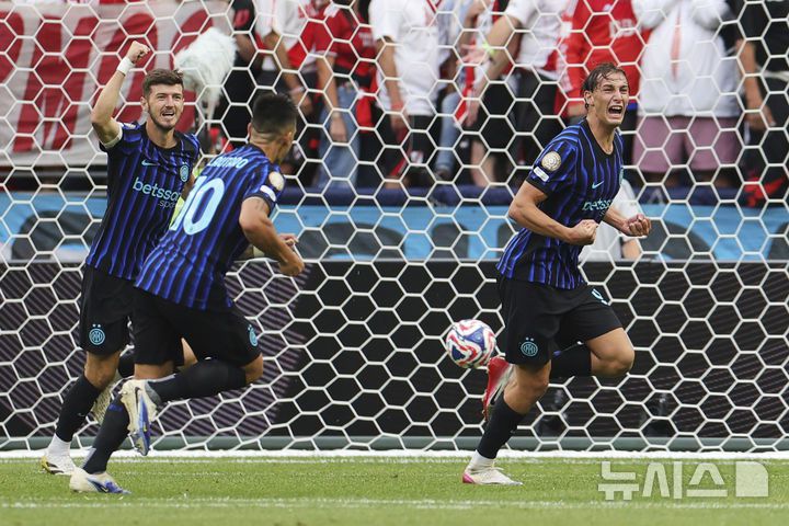 [시애틀=AP/뉴시스] 2025 국제축구연맹(FIFA) 클럽월드컵 조별리그 E조를 1위로 통과한 이탈리아 프로축구 세리에A의 인터밀란. 2025.06.25.