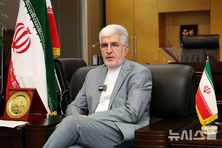 [서울=뉴시스] 배훈식 기자 = 사이드 쿠제치 주한 이란 대사가 26일 오후 서울 용산구 주한 이란 이슬람 공화국 대사관에서 뉴시스와 인터뷰 하고 있다.dahora83@newsis.com  2025.06.27.