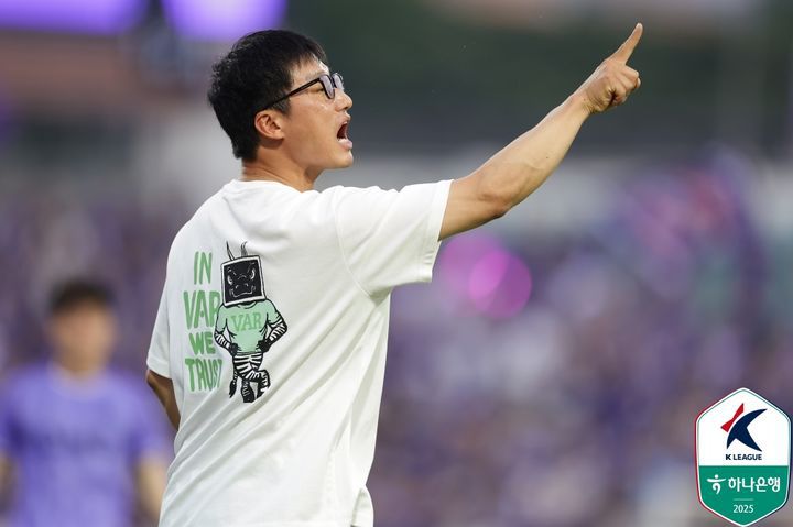 [안양=뉴시스]K리그1 광주 이정효 감독. (사진=한국프로축구연맹 제공)
