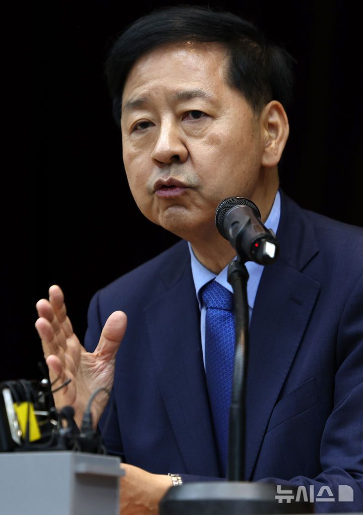 [서울=뉴시스] 조성우 기자 = 구윤철 경제부총리 겸 기획재정부 장관 후보자가 29일 오후 서울 중구 예금보험공사에서 열린 기자간담회에서 발언하고 있다. 2025.06.29. xconfind@newsis.com