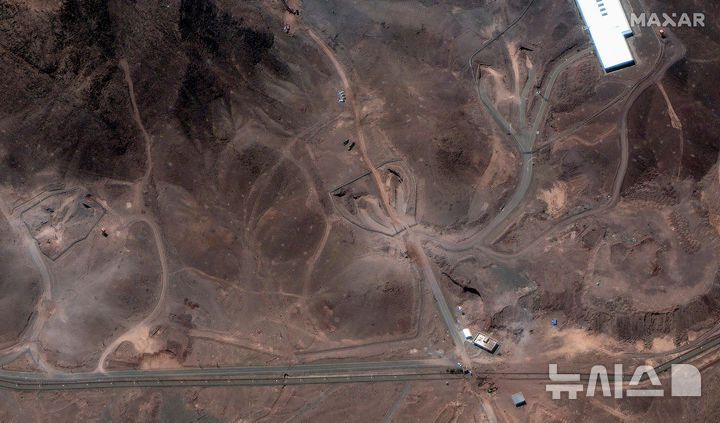 [포르도=AP/뉴시스] 막사르 테크놀로지스가 6월 29일(현지 시간) 촬영한 이란 포르도 핵 시설 모습. 영국, 프랑스, 독일은 유엔에 서한을 보내 이란이 핵 협상 관련 조치를 취하지 않으면 스냅백 메커니즘을 발동하겠다고 경고했다. 2025.08.13.