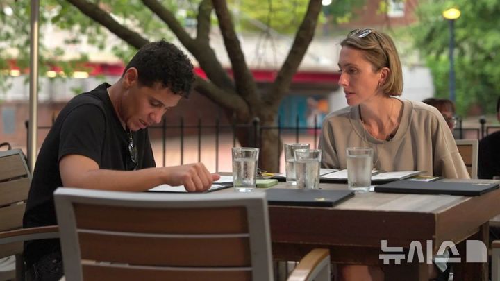 [뉴시스]가족과 함께 동부 해안의 새 집에 정착한 레이. (사진=BBC) 2025.7.1