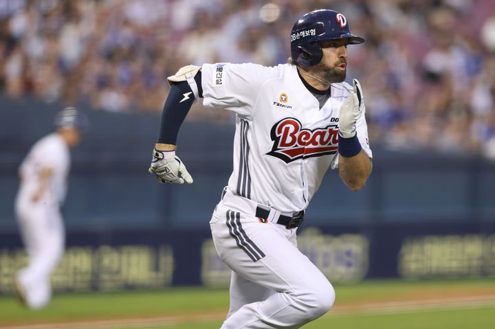 [서울=뉴시스]프로야구 두산 베어스의 제이크 케이브가 3일 잠실구장에서 벌어진 2025 신한 쏠뱅크 KBO리그 삼성 라이온즈와의 경기에서 4타수 2안타 2타점 1득점으로 맹활약했다. (사진=두산 베어스 제공) 2025.07.03. *재판매 및 DB 금지