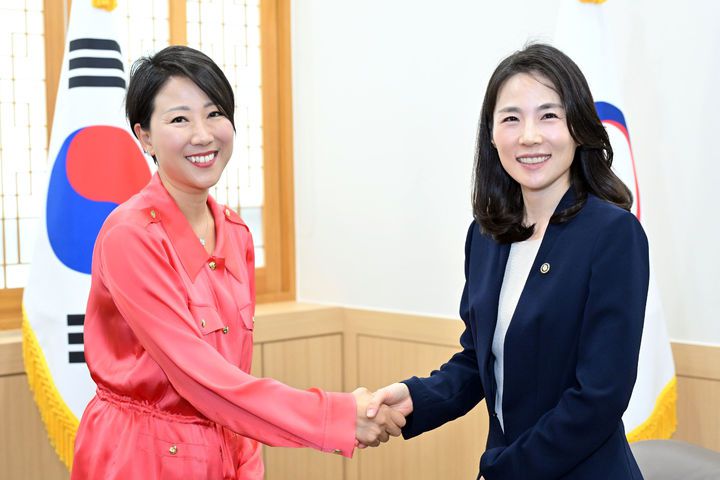 [서울=뉴시스]김진아 외교부 2차관은 7일 방한 중인 이성아 국제이주기구(IOM) 운영개혁 사무차장과 면담했다. (사진=외교부 제공) 2025.07.07 *재판매 및 DB 금지