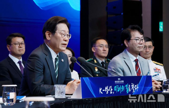 [서울=뉴시스] 최동준 기자 = 이재명 대통령이 8일 서울 용산구 그랜드 하얏트 서울에서 열린 제1회 방위산업의 날 토론회에서 발언하고 있다. (대통령실통신사진기자단) 2025.07.08. photocdj@newsis.com
