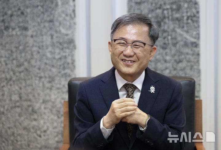 [서울=뉴시스] 김근수 기자 = 김재홍 국립중앙박물관장이 9일 서울 용산구 국립중앙박물관에서 뉴시스와 인터뷰를 하고 있다. 2025.07.09. ks@newsis.com