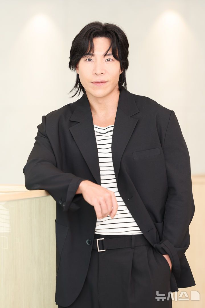 [서울=뉴시스] 황준선 기자 = 배우 태원석이 지난 10일 서울 중구 뉴시스에서 인터뷰에 앞서 포즈를 취하고 있다. 2025.07.21. hwang@newsis.com