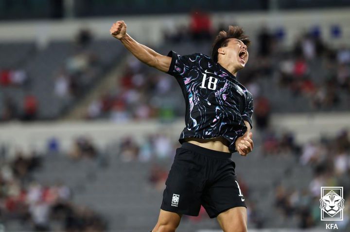 [서울=뉴시스] 이영환 기자 = 11일 용인 미르스타디움에서 열린 2025 동아시아축구연맹(EAFF) E-1챔피언십(동아시안컵) 홍콩과 한국의 경기, 이호재가 골을 넣고 기뻐하고 있다. (사진=대한축구협회 제공) 2025.07.11. photo@newsis.com *재판매 및 DB 금지