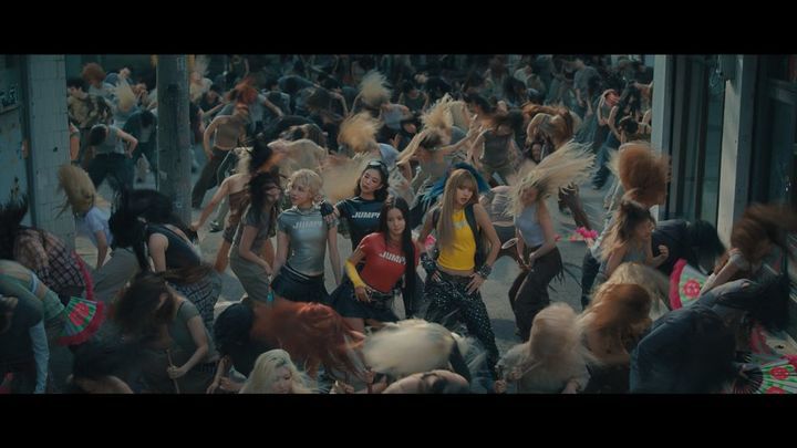 [서울=뉴시스] 블랙핑크 '뛰어' 뮤직비디오. (사진 = YG엔터테인먼트 제공) 2025.07.12. photo@newsis.com *재판매 및 DB 금지