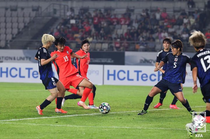 [서울=뉴시스] 황준선 기자 = 13일 오후 경기 화성시 향남읍 화성종합경기타운에서 열린 2025 동아시아축구연맹(EAFF) E-1 챔피언십 여자부 대한민국과 일본의 경기, 후반 한국 정다빈이 동점골을 성공시키고 있다. (사진=대한축구협회 제공) 2025.07.13. photo@newsis.com *재판매 및 DB 금지
