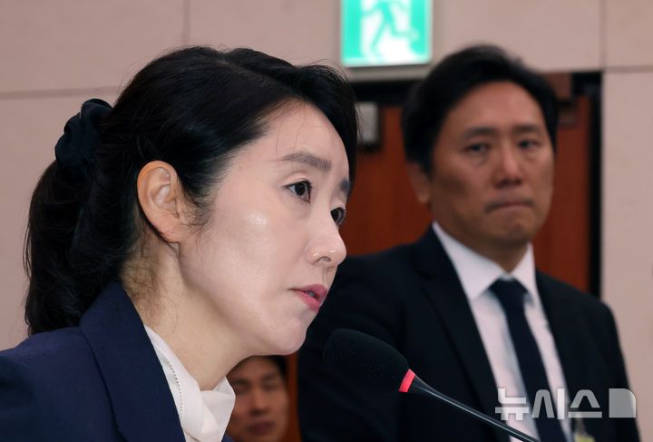 [서울=뉴시스] 고승민 기자 = 강선우 여성가족부 장관 후보자가 14일 서울 여의도 국회에서 열린 여성가족위원회의 인사청문회에서 의원 질의에 답하고 있다. 2025.07.14. kkssmm99@newsis.com