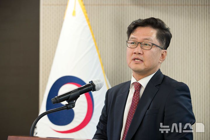 [서울=뉴시스] 류광준 과학기술혁신본부장이 15일 정부세종청사 과기정통부에서 열린 이임식에서 인사말을 하고 있다. (사진=과기정통부 제공)