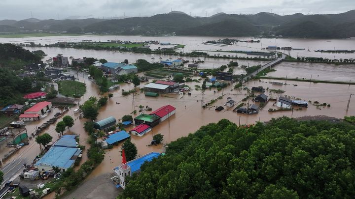 [당진=뉴시스] 17일 폭우로 침수된 당진시 행정동 일대 모습. (사진=당진시 제공) 2025.07.17. photo@newsis.com *재판매 및 DB 금지