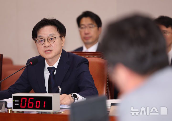 [서울=뉴시스] 김명년 기자 = 김정관 산업통상자원부 장관 후보자가 17일 오전 서울 여의도 국회 산업통상자원중소벤처기업위원회에서 열린 인사청문회에서 발언하고 있다. 2025.07.17. kmn@newsis.com