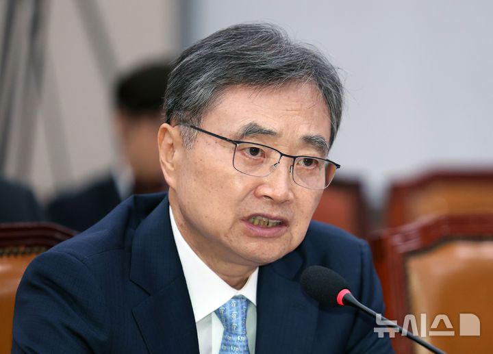 [서울=뉴시스] 고승민 기자 = 조현 외교부 장관 후보자가 17일 서울 여의도 국회 외교통일위원회에서 열린 인사청문회에서 의원 질의에 답하고 있다. 2025.07.17. kkssmm99@newsis.com