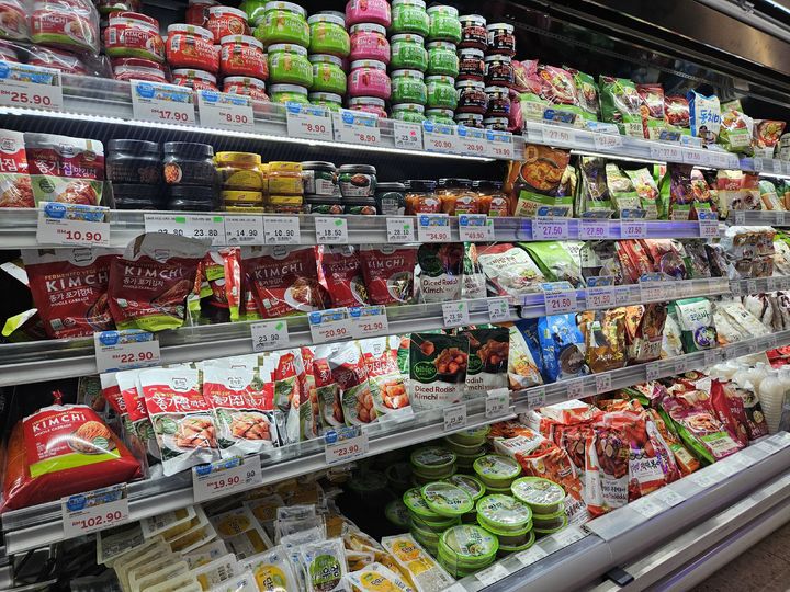 [프탈링자야=뉴시스] 17일(현지 시간) 말레이시아 프탈링자야 K플러스마켓 김치코너. (사진=임소현 기자) *재판매 및 DB 금지