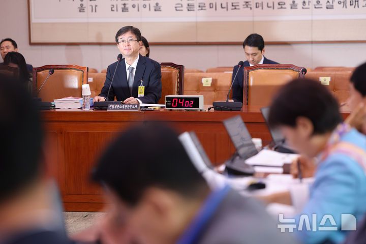 [서울=뉴시스] 김명년 기자 = 오영준 헌법재판관 후보자가 18일 오전 서울 여의도 국회 법제사법위원회에서 열린 인사청문회에 출석해 의원 질의에 답하고 있다.  2025.07.18. kmn@newsis.com