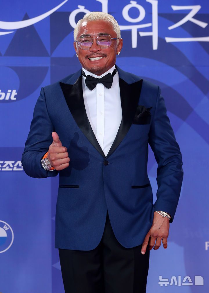 [인천=뉴시스] 김혜진 기자 = 방송인 추성훈이 18일 오후 인천 중구 파라다이스시티에서 열린 제4회 청룡시리즈어워즈에서 포즈를 취하고 있다. 2025.07.18. jini@newsis.com