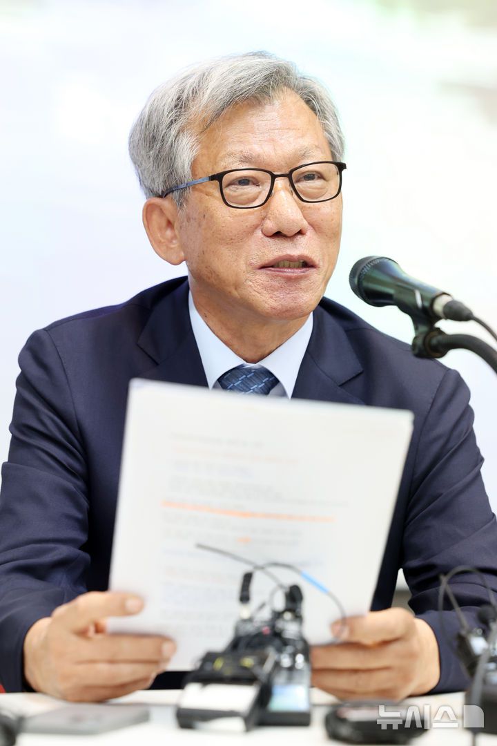 [서울=뉴시스] 박진희 기자 = 유홍준 신임 국립중앙박물관 관장이 24일 서울 용산구 국립중앙박물관에서 기자간담회를 하고 있다. 2025.07.24. pak7130@newsis.com