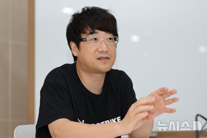 [서울=뉴시스] 황준선 기자 = 강병탁 AI스페라 대표가 지난달 30일 서울 성동구 AI스페라에서 뉴시스와 인터뷰를 하고 있다. 2025.08.17. hwang@newsis.com