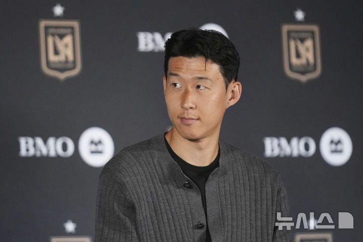 [로스앤젤레스=AP/뉴시스]미국프로축구 LAFC 입단한 손흥민. 2025.08.06.