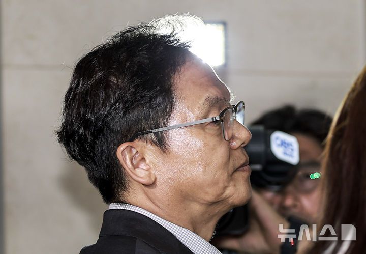 [서울=뉴시스] 김철문 전 경북경찰청장이 지난 8월 7일 서울 서초구 이명현 순직해병 특별검사 사무실로 조사를 받기 위해 줄석하고 있다. (사진=뉴시스DB). photo@newsis.com