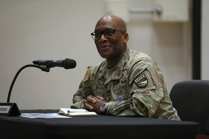[평택=뉴시스] 제이비어 브런슨사령관이 8일 평택 캠프 험프리스에서 열린 국방부 기자간담회에서 기자들의 질문에 답하고 있다. (사진=주한미군사령부 제공) 2025.08.10. photo@newsis.com *재판매 및 DB 금지